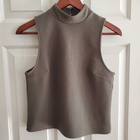 NWT EXPRESS Mock Neck Sleeveless Top size XS - Picture 1 of 5